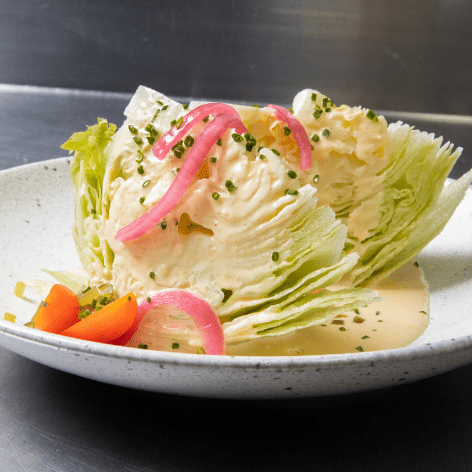 Salade de quartier avec vinaigrette crémeuse