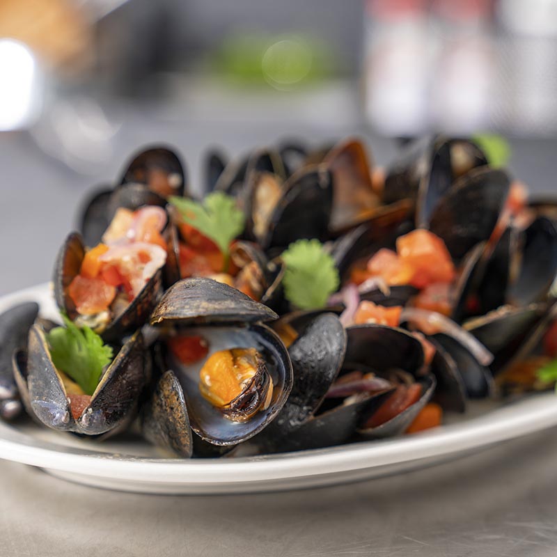 Fresh Mussels with White Wine and Garlic - Recipe