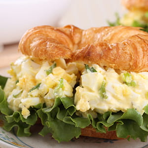 Roasted Garlic and Pepper Egg Salad Sandwich - Recipe