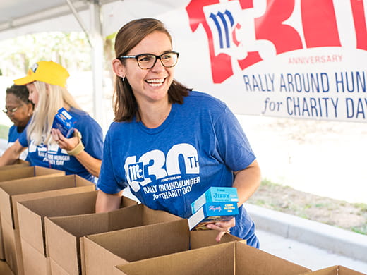 McCormick employee at meal-packing event