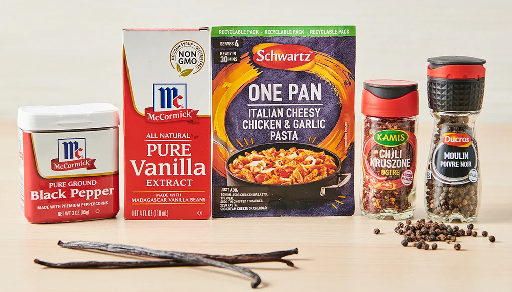 Consumer products - black pepper, vanilla, one pan, chili, moulin