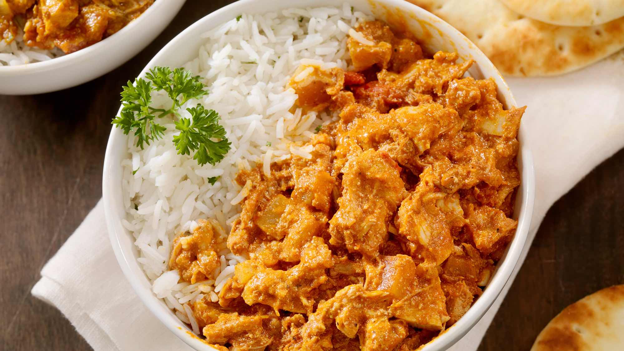 CURRY CU PUI UȘOR PICANT