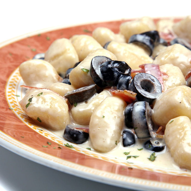 Gnocchi mit gepfefferter Olivensauce