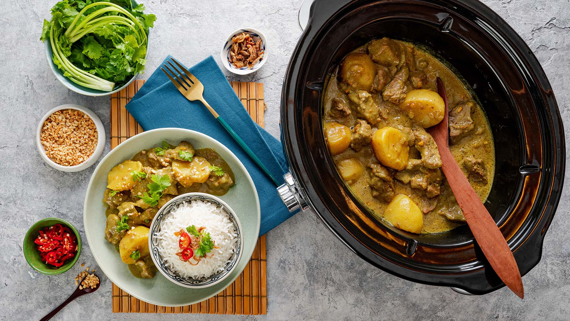 Slow Cooker Recipe & Tips - I tried the oven bag idea and I love it! So  easy! I made butter chicken and beef Massaman curry at the same time.  Placed all