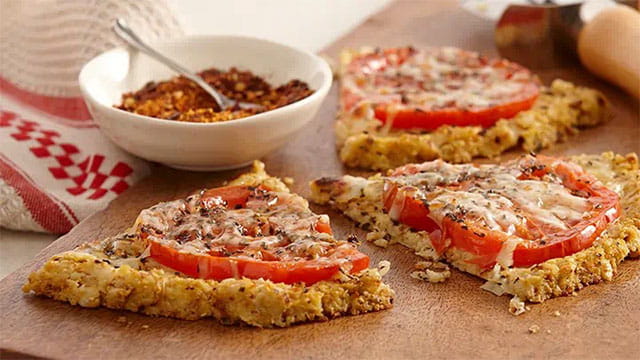 thin-cauliflower-almond-crusted-tomato-pizza