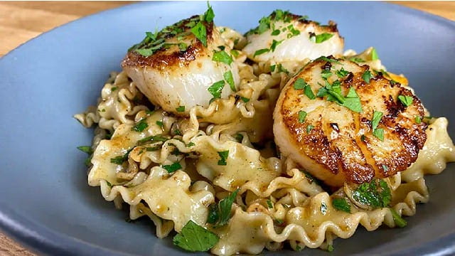 Frank's RedHot® Scallop Scampi