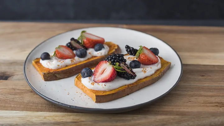 Sweet Potato Toast With Cinnamon Yogurt And Berries | McCormick For Chefs®