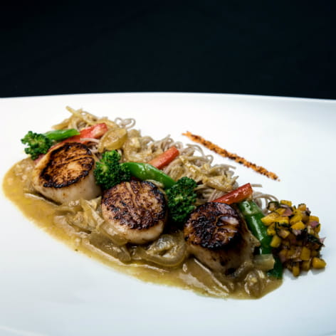 Seared Scallops in Green Curry Sauce | McCormick For Chefs®