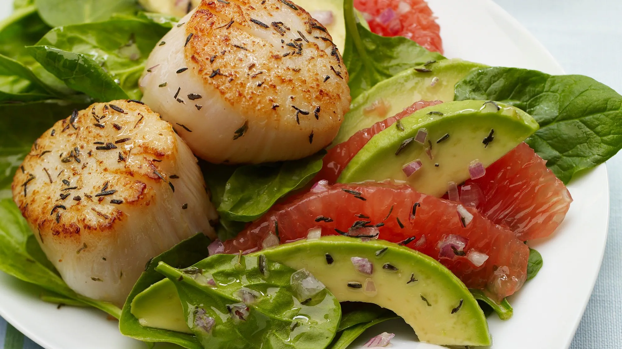 SEARED SCALLOPS WITH RED GRAPEFRUIT AVOCADO SALAD