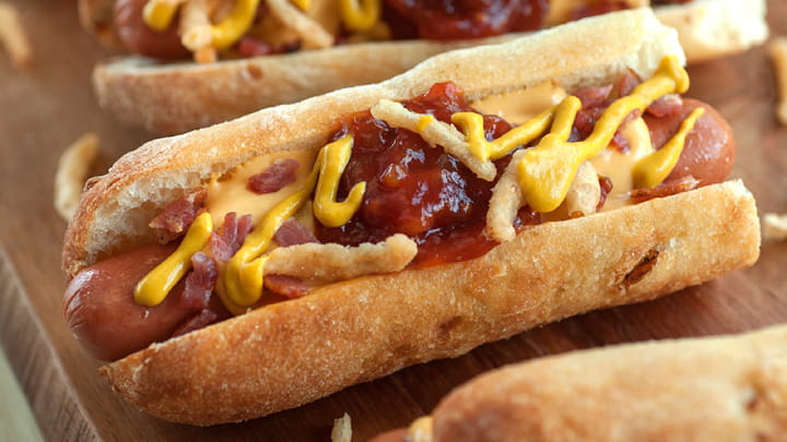 bacon-cheddar-hot-dog-720x405