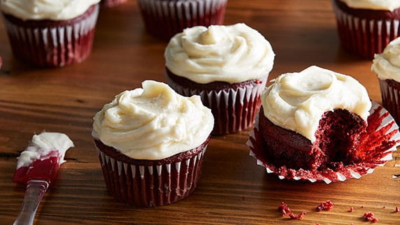 hockey-red-velvet-cupcake