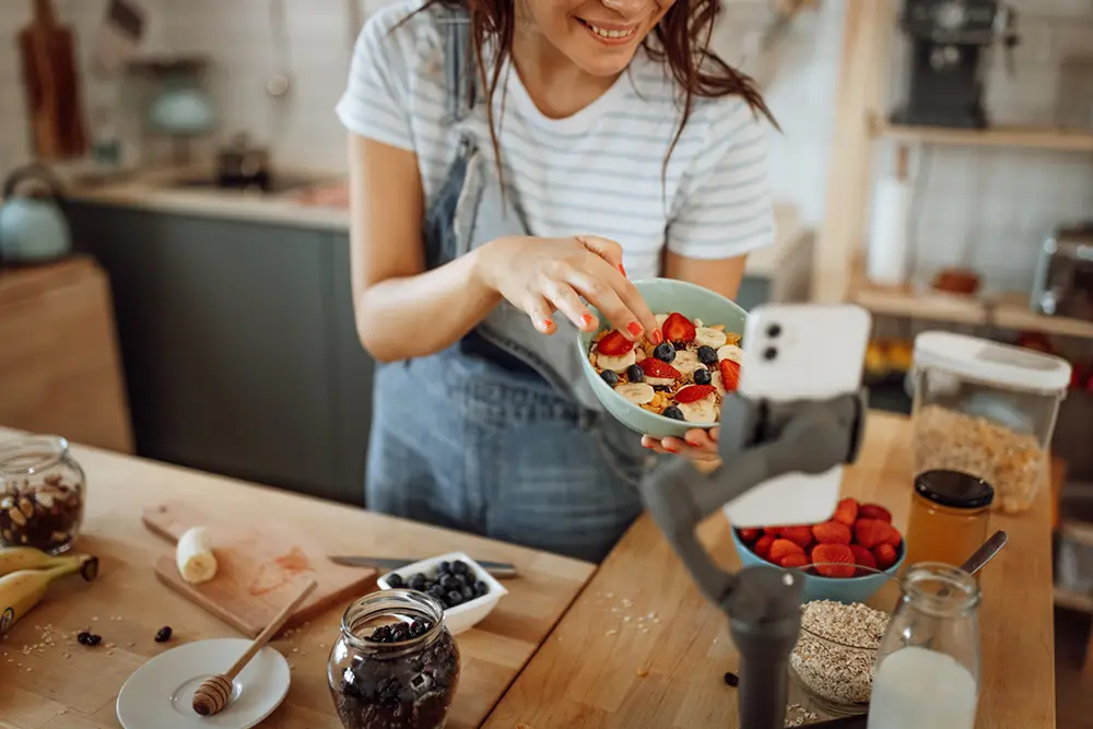 influencer-taking-picture-of-food-social-media-filming