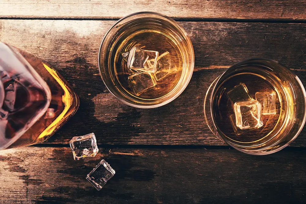 bourbon-glasses-whiskey