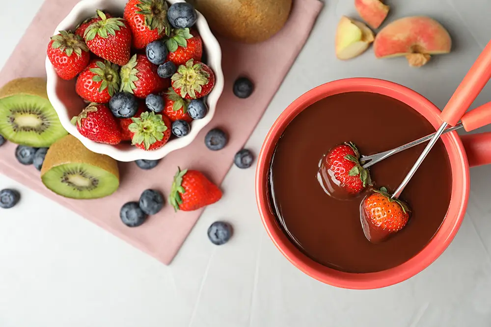strawberries-blueberries-kiwi-fondue-chocolate