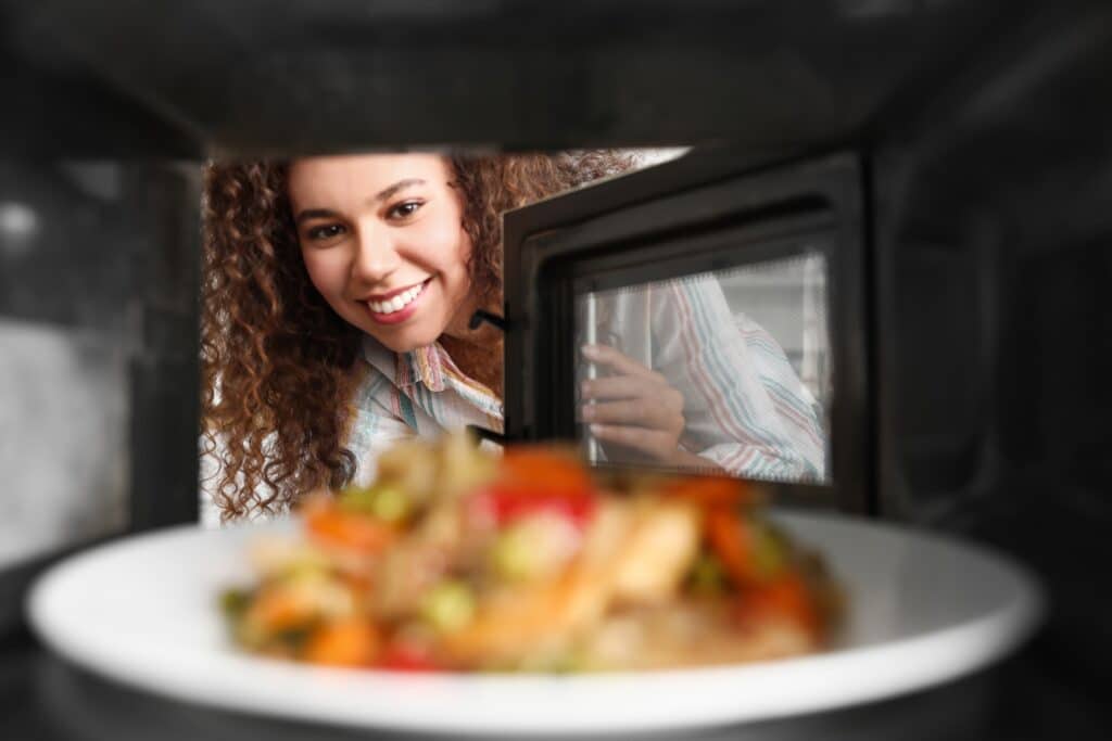 5 Easy Dorm Room Meals For Every Broke College Student-url