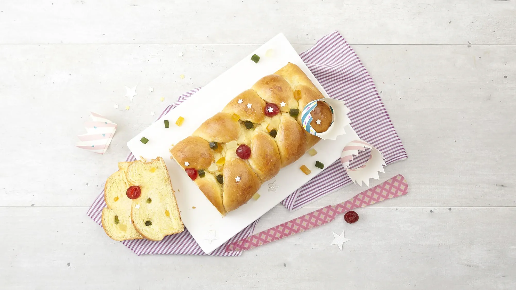 Brioche des rois tressée aux fruits confits