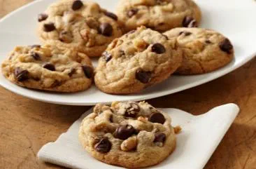 Cookies met stukjes chocolade en noten